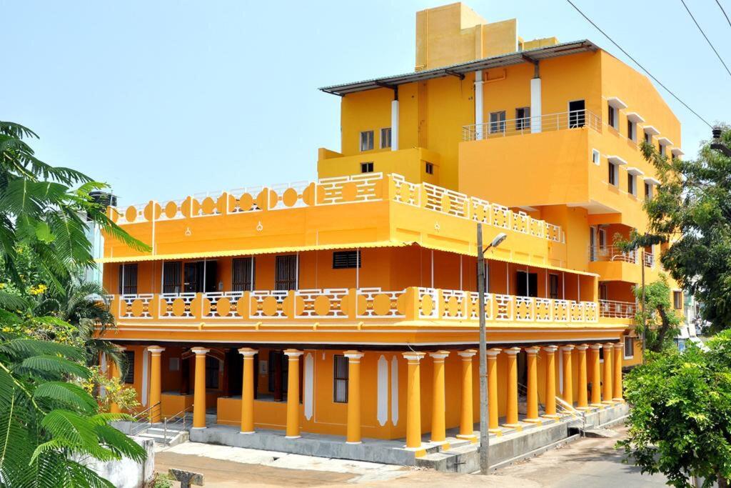 Нагоре: Hotel Anandhiram Heritage