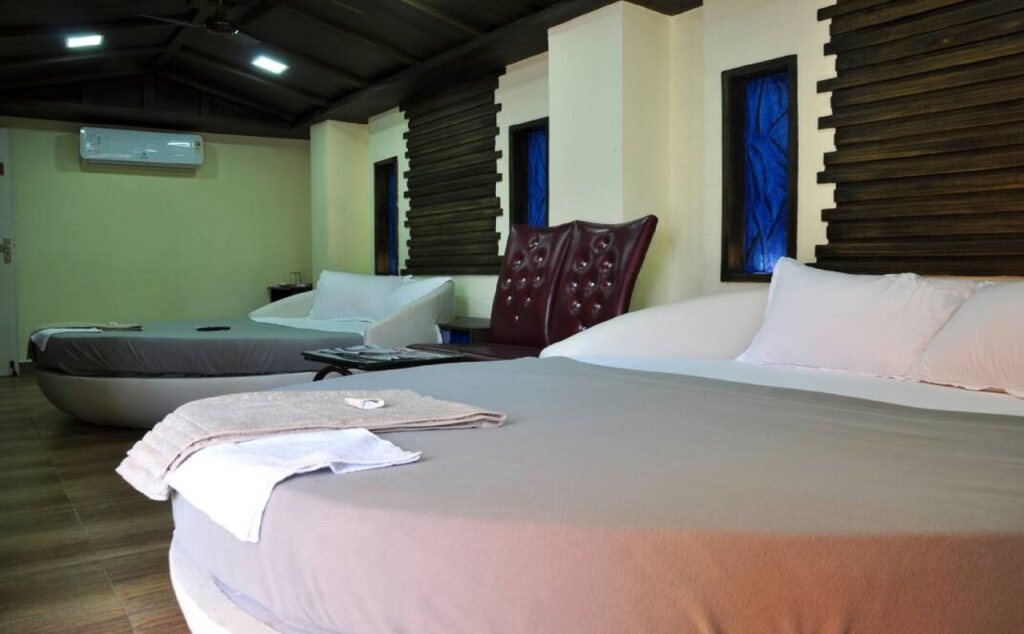 Нагоре: Hotel Anandhiram Heritage