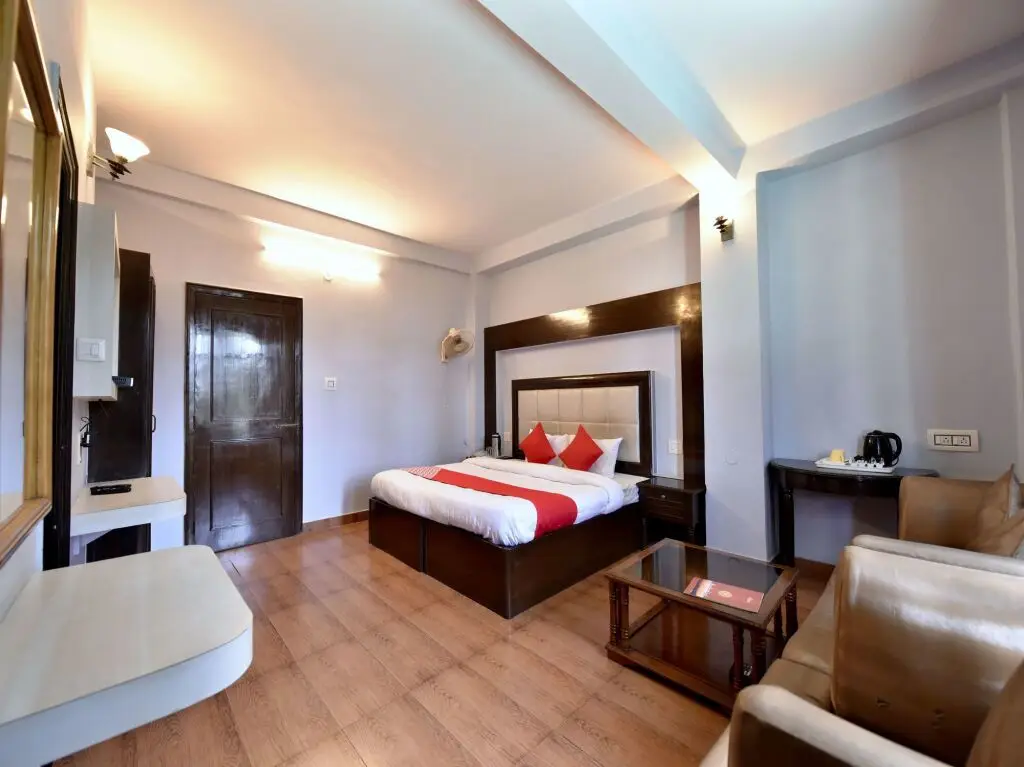 Шимла: Hotel Himland East By OYO Rooms