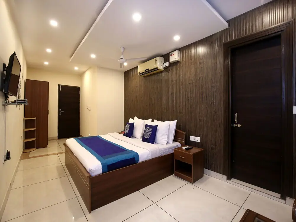 Чандигарх: Hotel Satkar Avenue By OYO Rooms