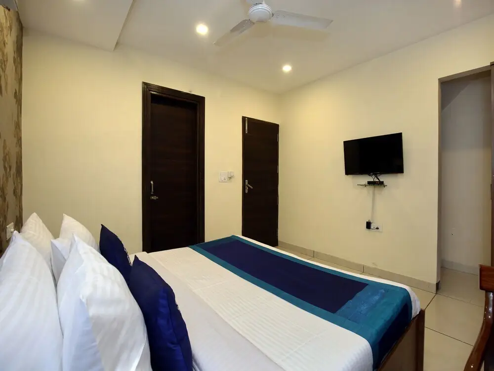 Чандигарх: Hotel Satkar Avenue By OYO Rooms
