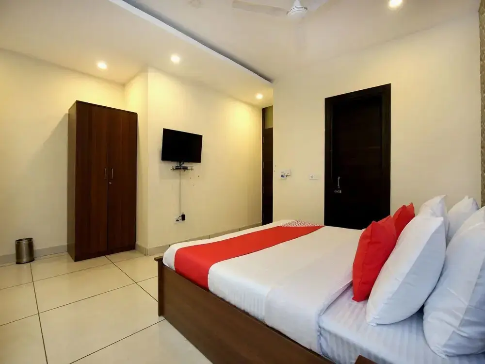 Чандигарх: Hotel Satkar Avenue By OYO Rooms