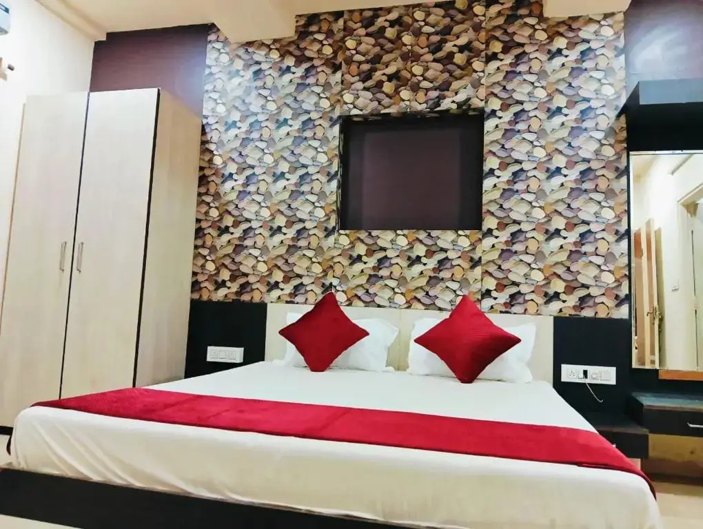Tirupati Palace Hotel — фото 1