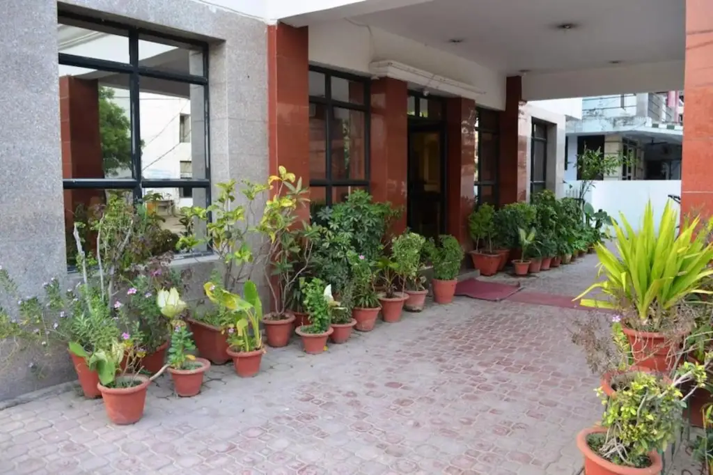 Лакхнау: Pathik Hotel