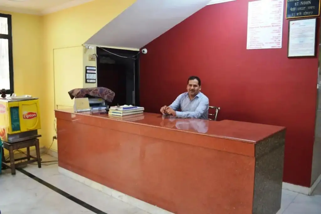 Лакхнау: Pathik Hotel