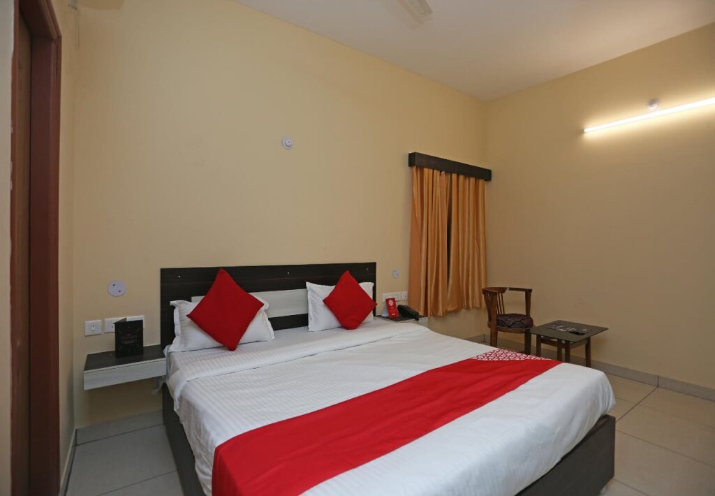 Бхубанешвар: OYO Flagship 27030 Hotel Blue Bell