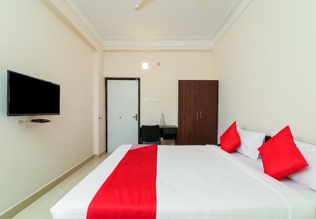 Висакхапатнам: Hotel Gayatri By OYO Rooms
