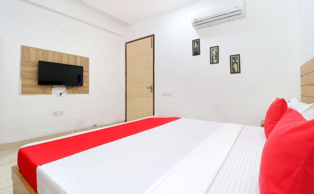 Мохали: Hotel R K Grand By OYO Rooms