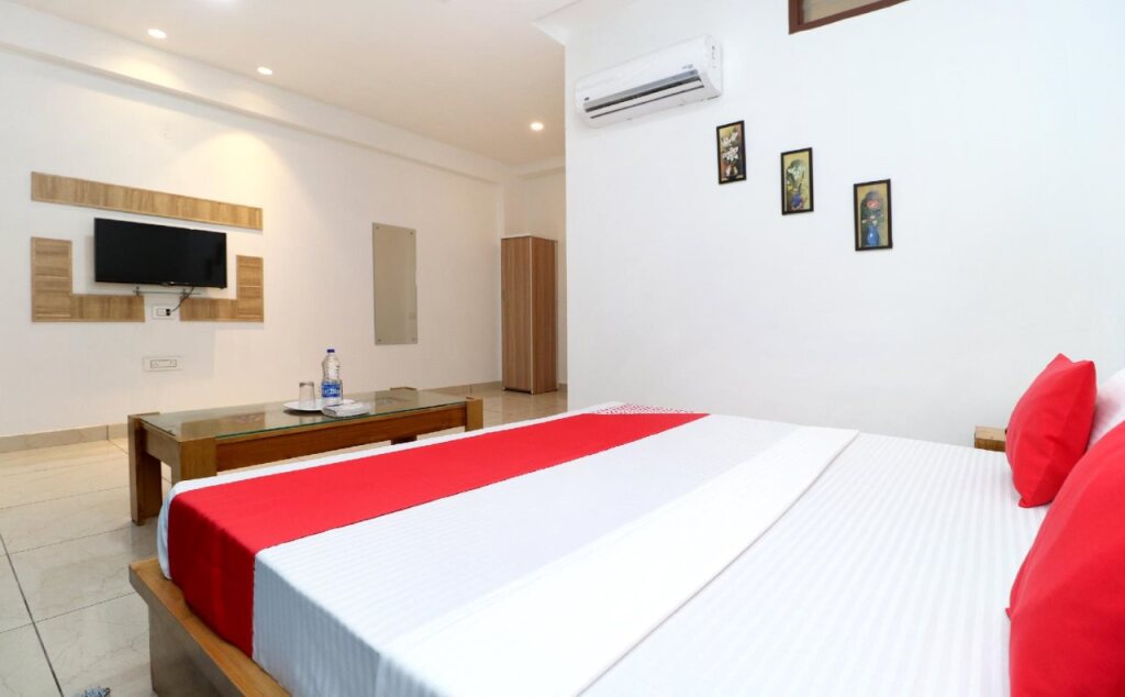 Мохали: Hotel R K Grand By OYO Rooms