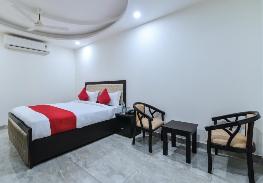 Нью-Дели: Hotel Prince Plaza By OYO Rooms