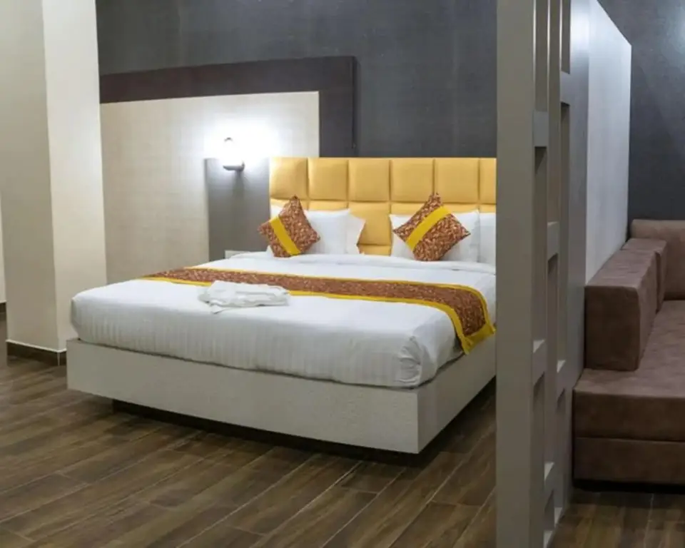 Дург: Hotel Awana