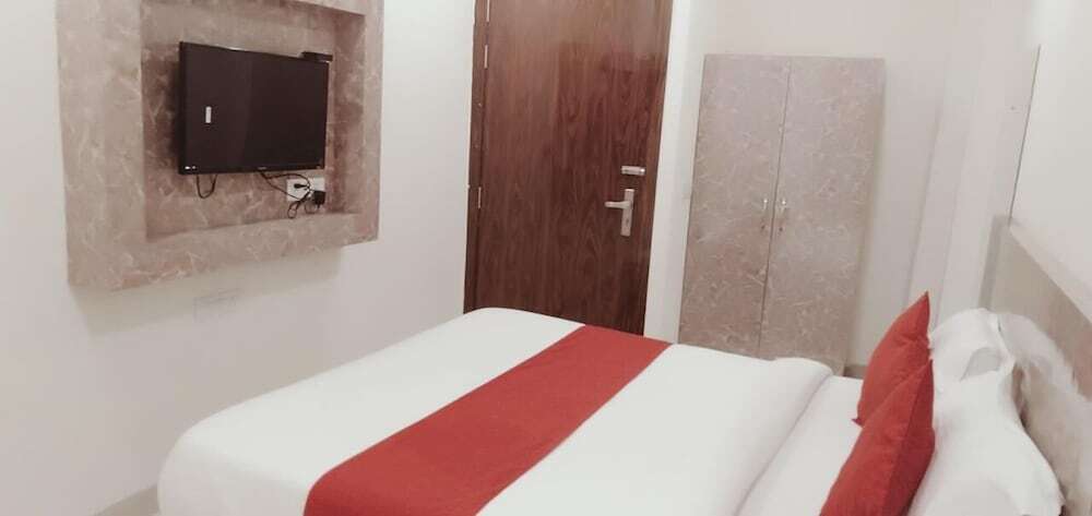 Нью-Дели: Airport Hotel Golden Blue