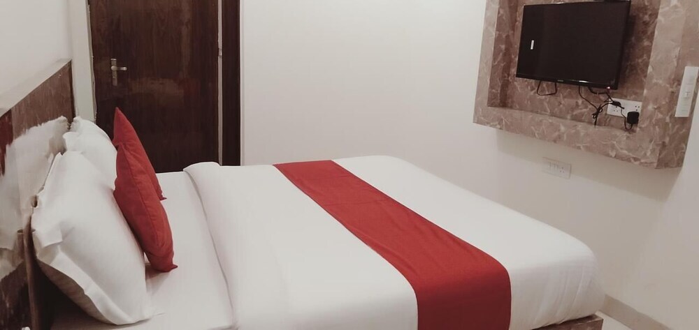 Нью-Дели: Airport Hotel Golden Blue