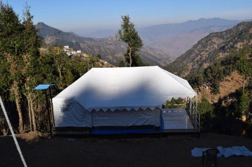 Техри: Ghughuti Resort