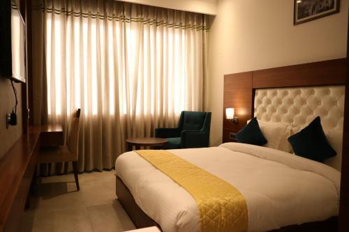 Мохали: Hotel Highway Inn