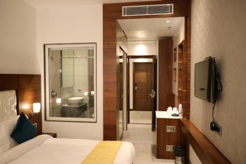 Мохали: Hotel Highway Inn