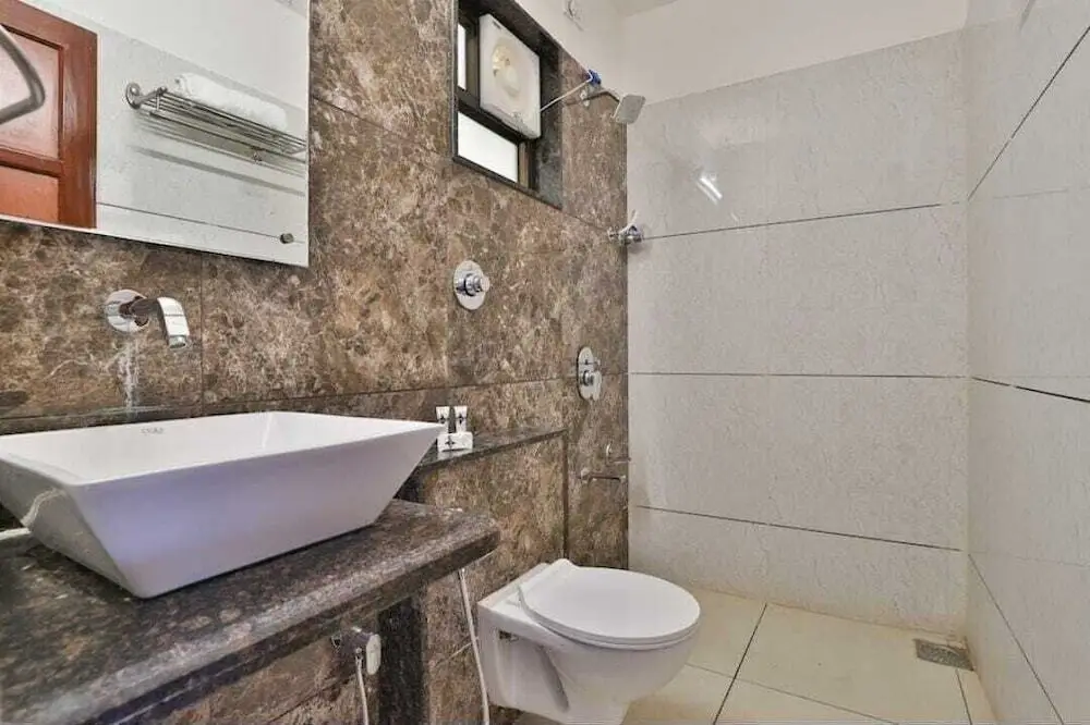 Ананд: Motel Sanvaria Regency