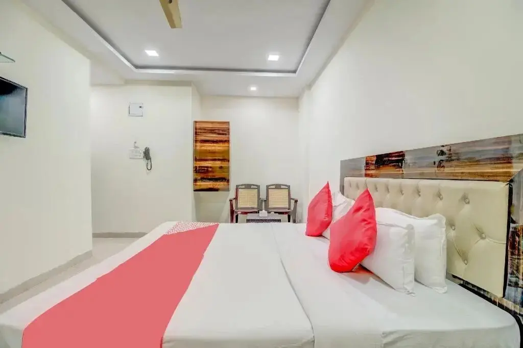 Нави-Мумбай: Om Sai Lodge Hotel by OYO Rooms
