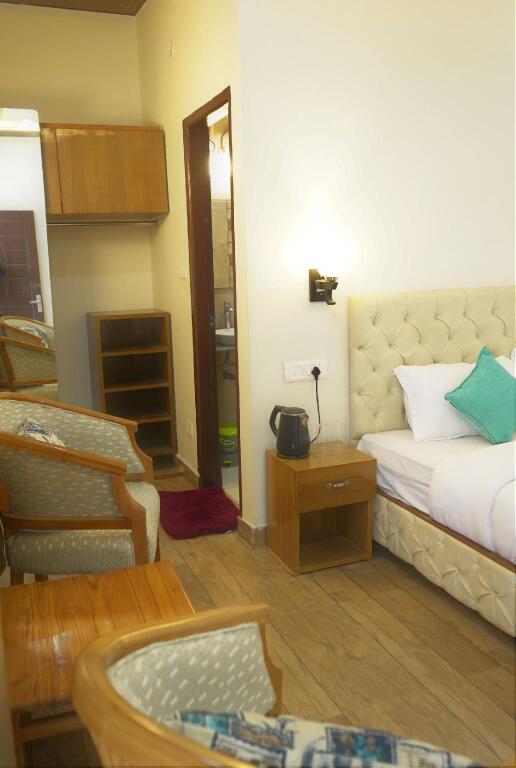 Гапткаши: Char Machan Resorts