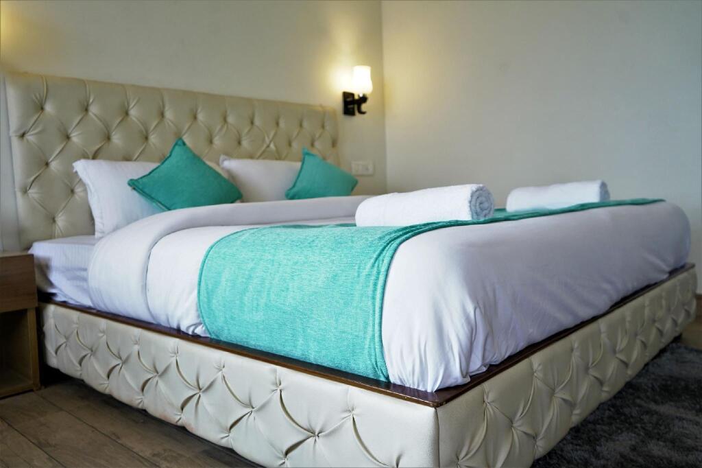 Гапткаши: Char Machan Resorts