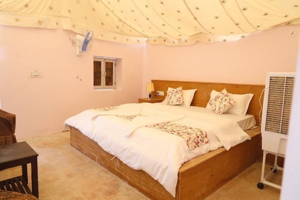 Джайсалмер: Sky Blue Desert Camp Jaisalmer