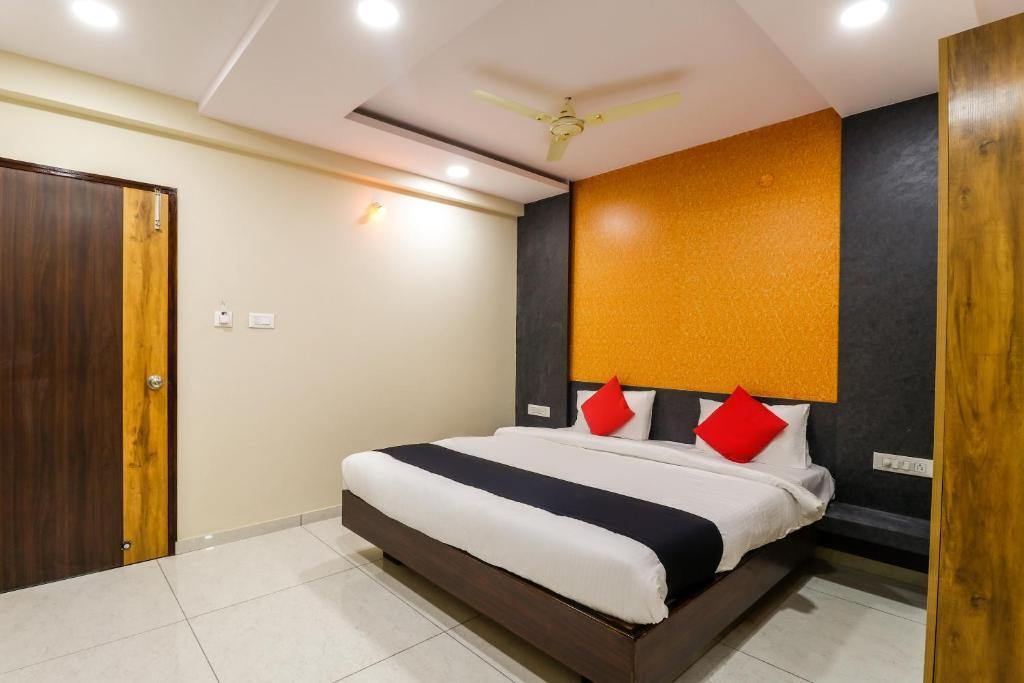 Бангалор: Capital O 62363 N R Residency