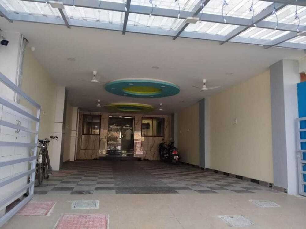 Палаясиварам: Sau Residency
