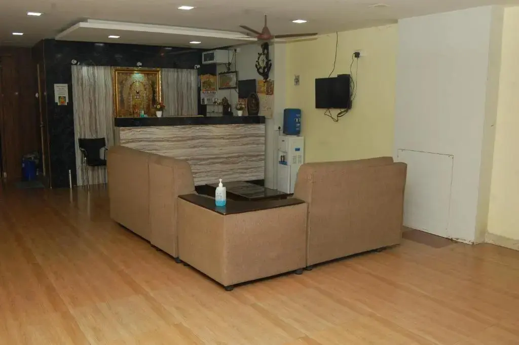 Палаясиварам: Hotel Adhi Residency - Cleanliness & Friendliness Room VL Vardharaja Temple