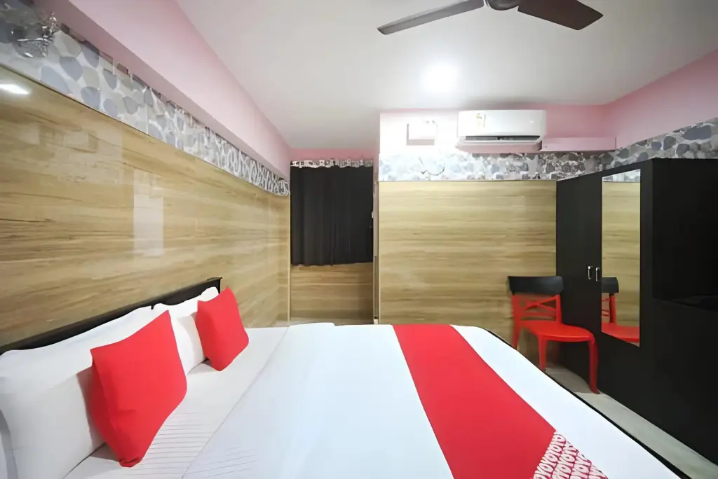 Палаясиварам: Hotel Adhi Residency - Cleanliness & Friendliness Room VL Vardharaja Temple