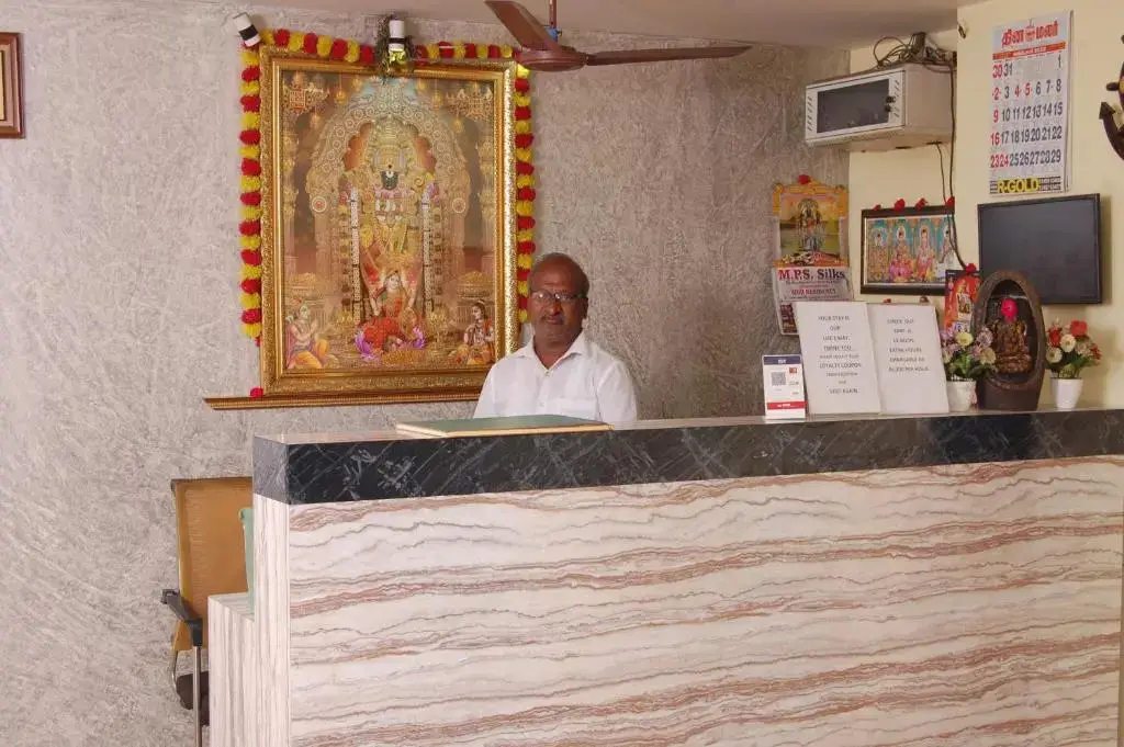 Палаясиварам: Hotel Adhi Residency - Cleanliness & Friendliness Room VL Vardharaja Temple