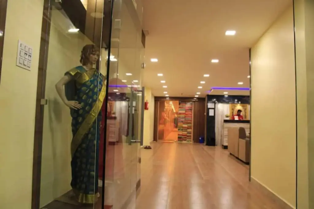 Палаясиварам: Hotel Adhi Residency - Cleanliness & Friendliness Room VL Vardharaja Temple