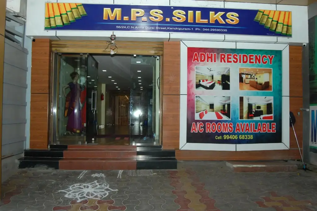 Палаясиварам: Hotel Adhi Residency - Cleanliness & Friendliness Room VL Vardharaja Temple