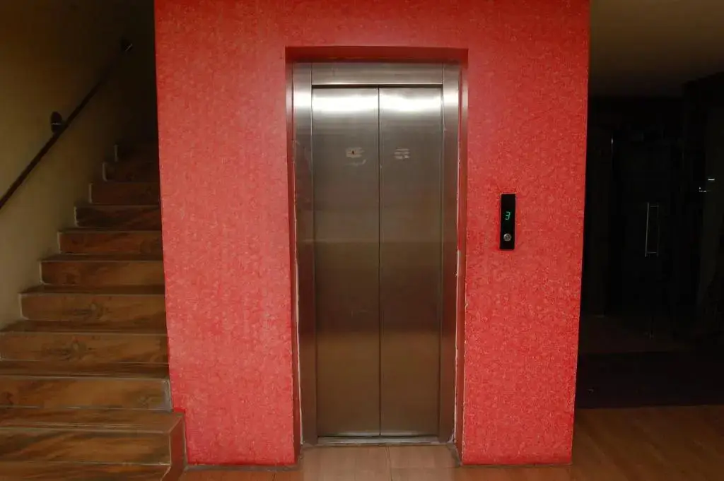Палаясиварам: Hotel Adhi Residency - Cleanliness & Friendliness Room VL Vardharaja Temple