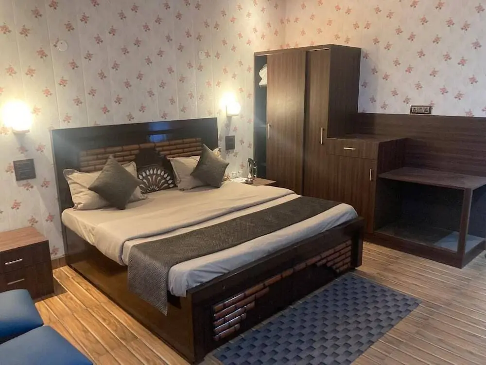 Кала Амб: P.Vee Resorts