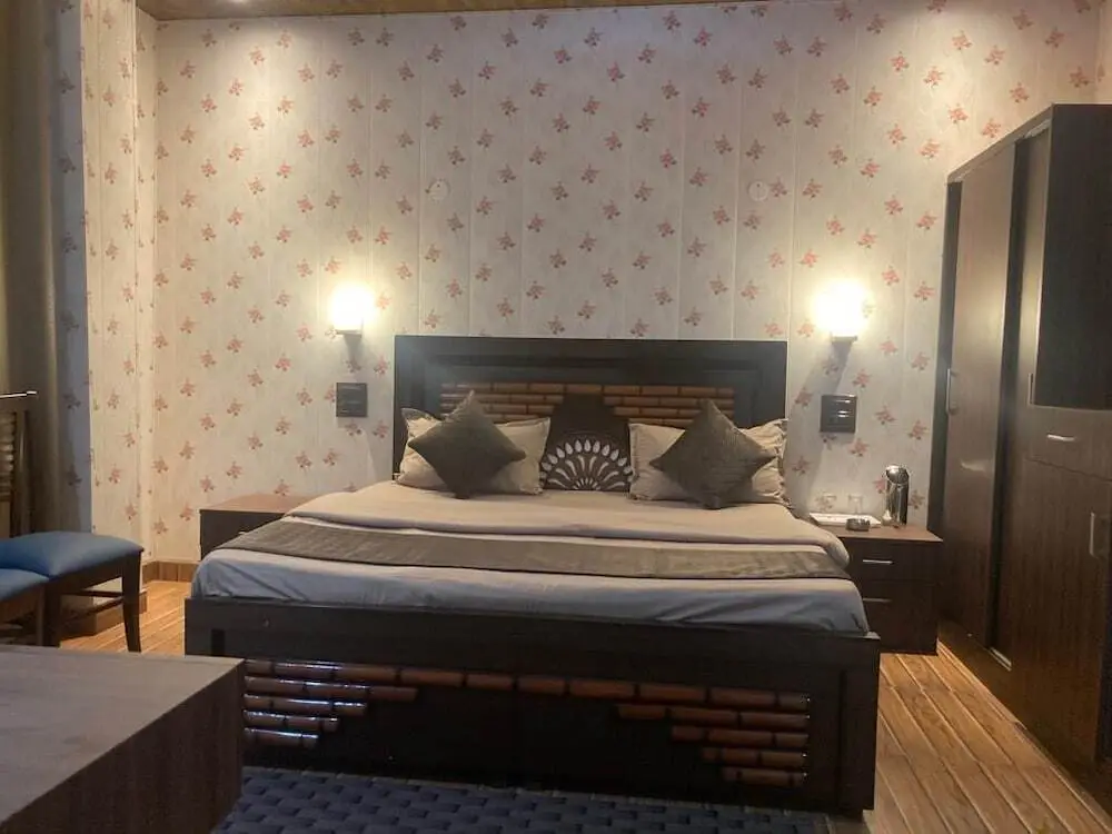 Кала Амб: P.Vee Resorts