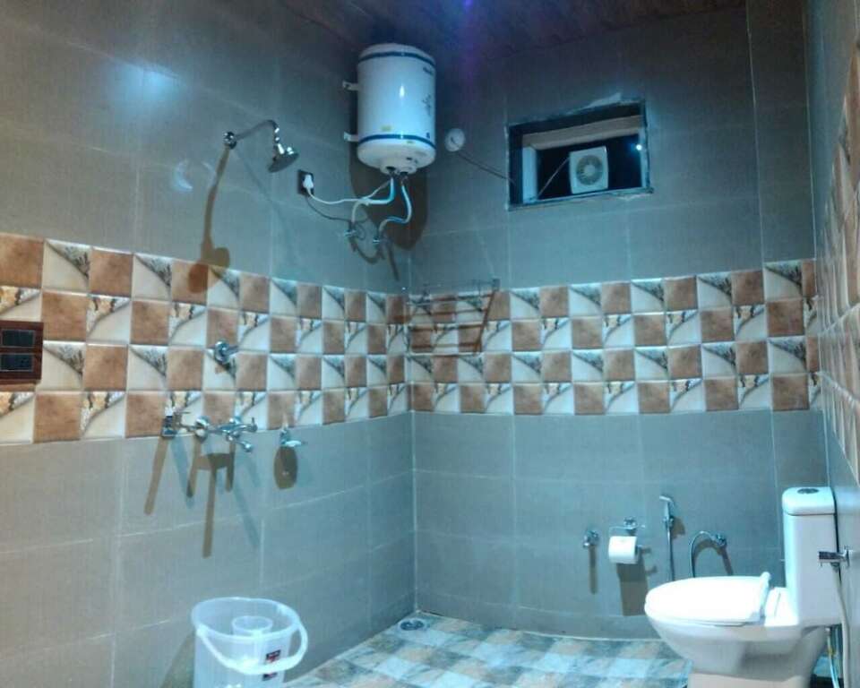 Кала Амб: P.Vee Resorts