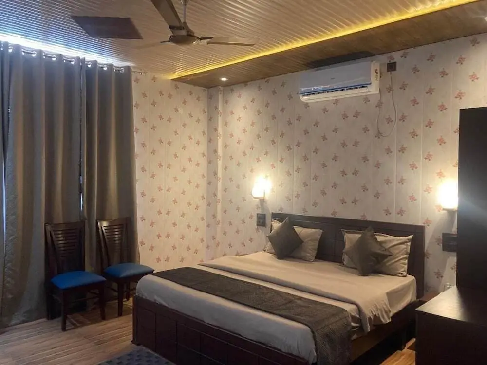 Кала Амб: P.Vee Resorts