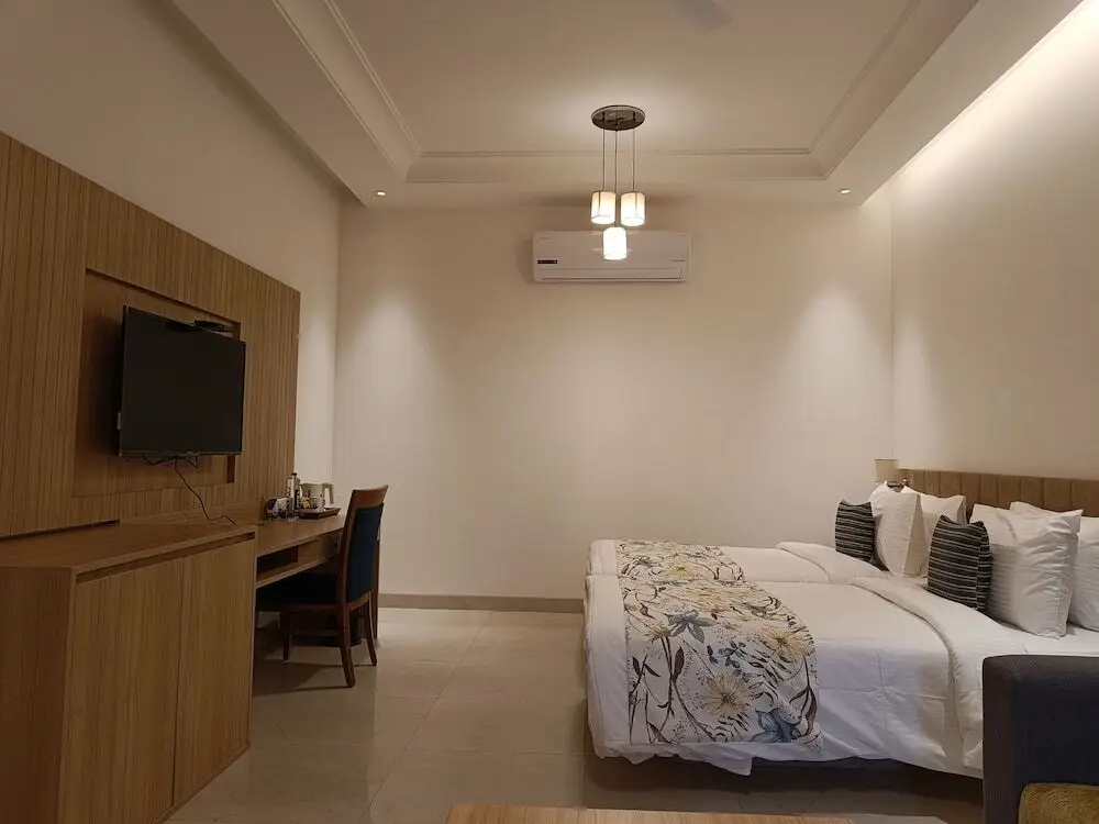Солан: Cassia Resorts