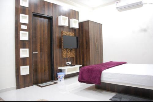 Варда: Hotel Utsav Wardha
