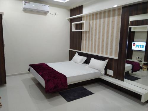 Варда: Hotel Utsav Wardha