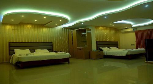 Пунди: Mannai Grand Inn