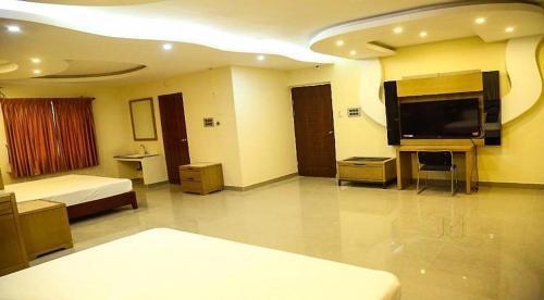 Пунди: Mannai Grand Inn