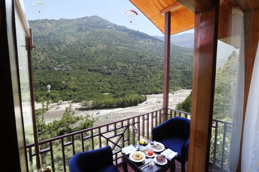 Касоль: Regenta Inn By Riverside Manali