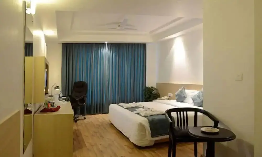 Бхопал: Hotel Amer Greens