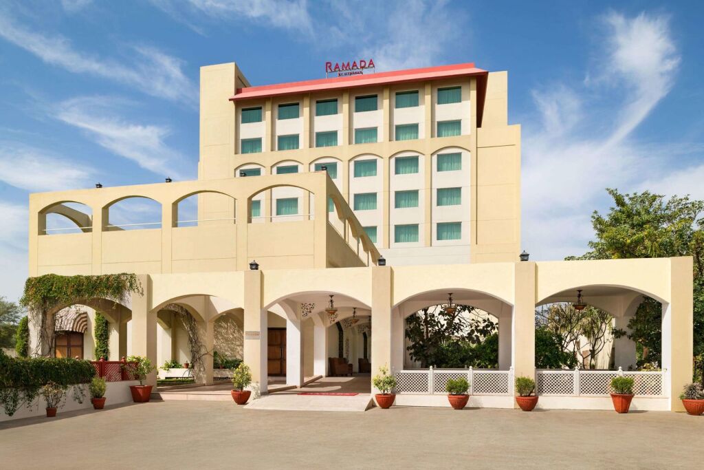 Ramada by Wyndham Jaipur Jaisinghpura — фото 1