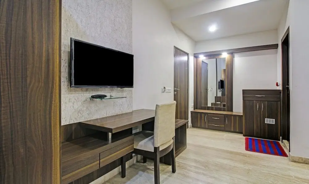 Колката: Treebo Sreema Saltlake