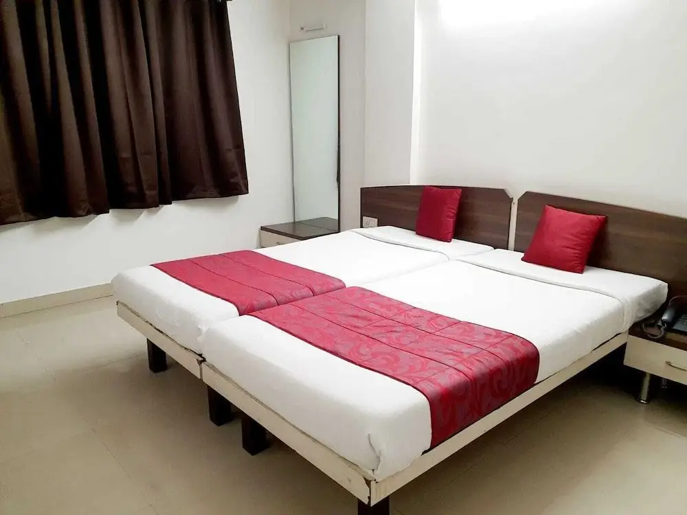 Пуна: Hotel Bhooshan Airport road