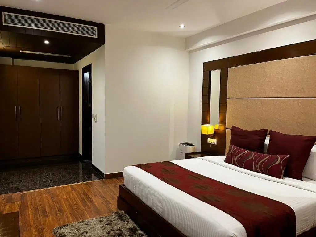 Гуруграм: Yuhi Suites