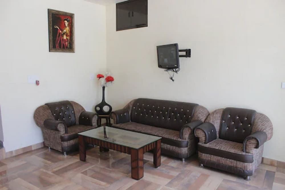 Барейлли: Goroomgo Sapphire Bareilly