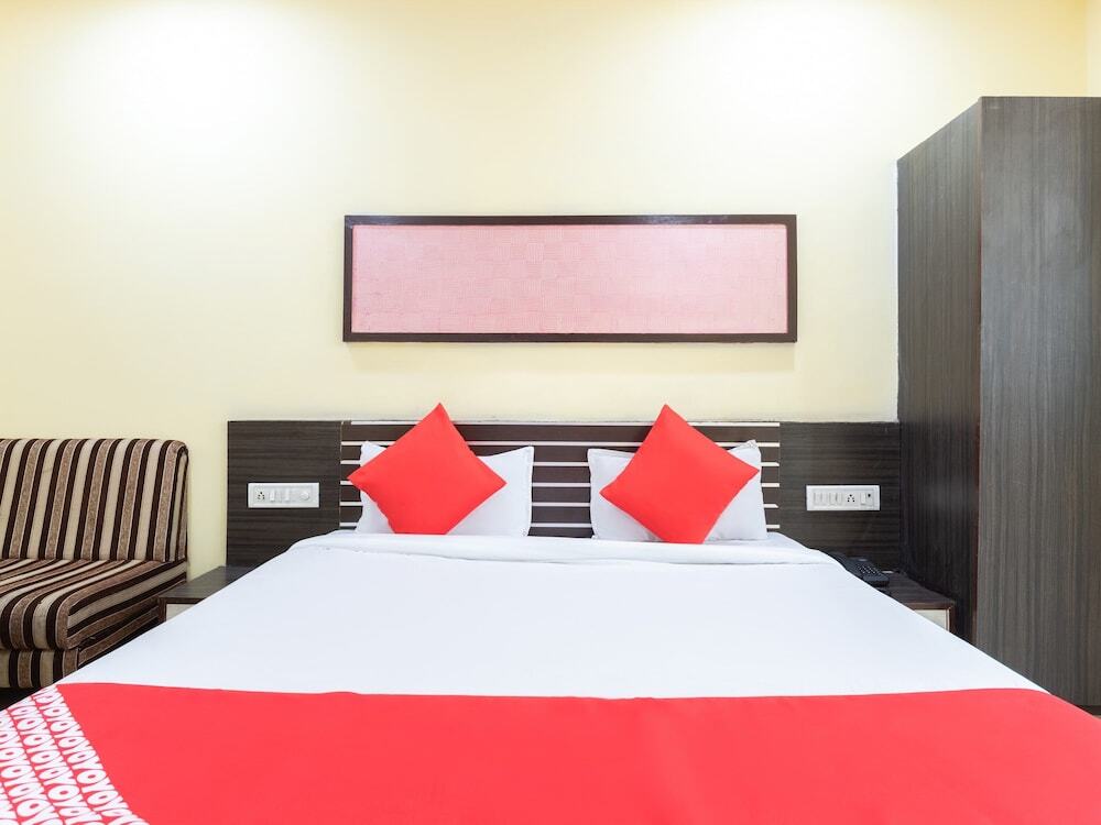Ратлам: OYO 40153 Hotel Rajendra Palace